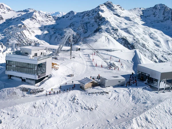Image for Val Thorens ouvre Caron 3 200, un des complexes les plus hauts d’Europe